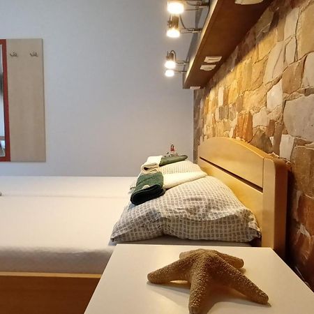 Apartamento Bosi I Goli Starigrad Paklenica Exterior foto