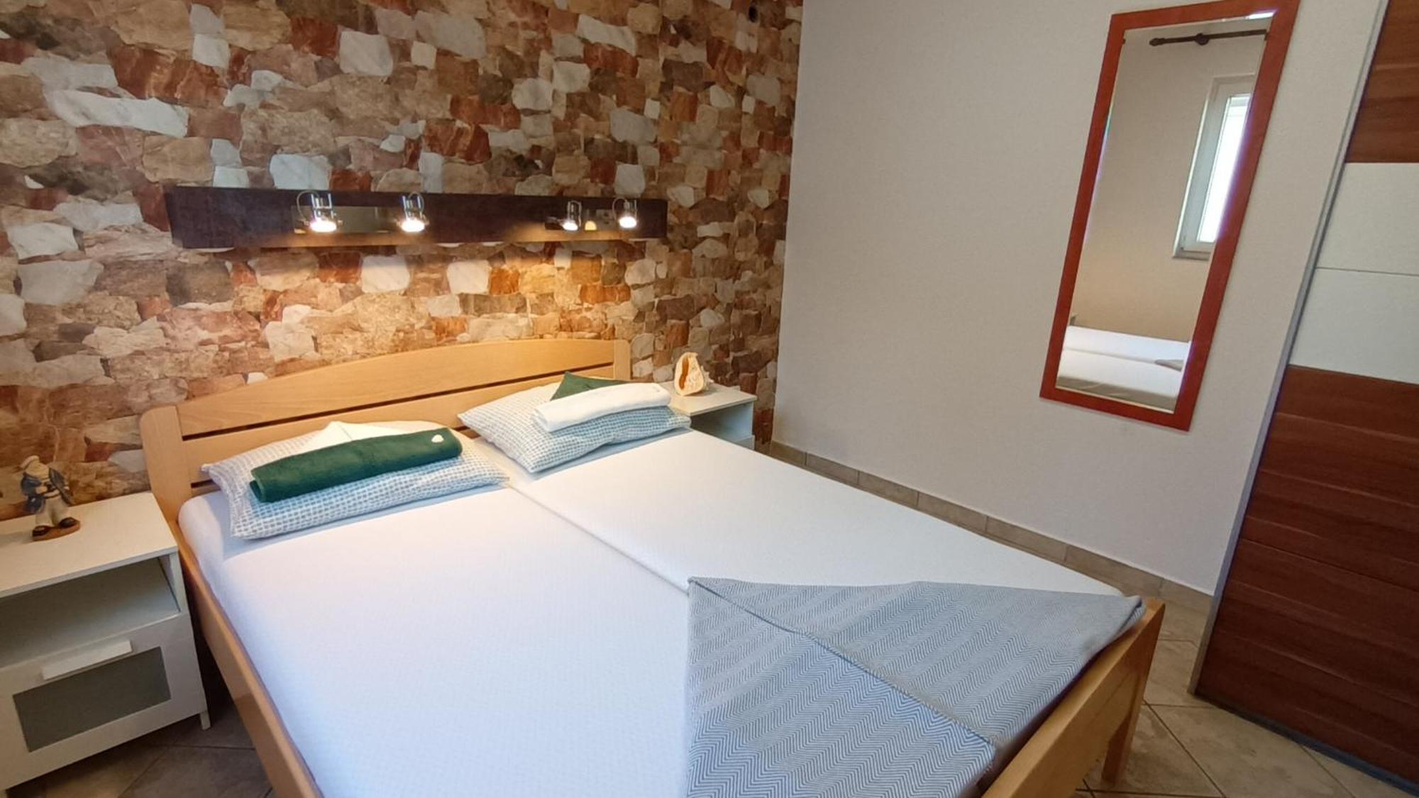 Apartamento Bosi I Goli Starigrad Paklenica Exterior foto