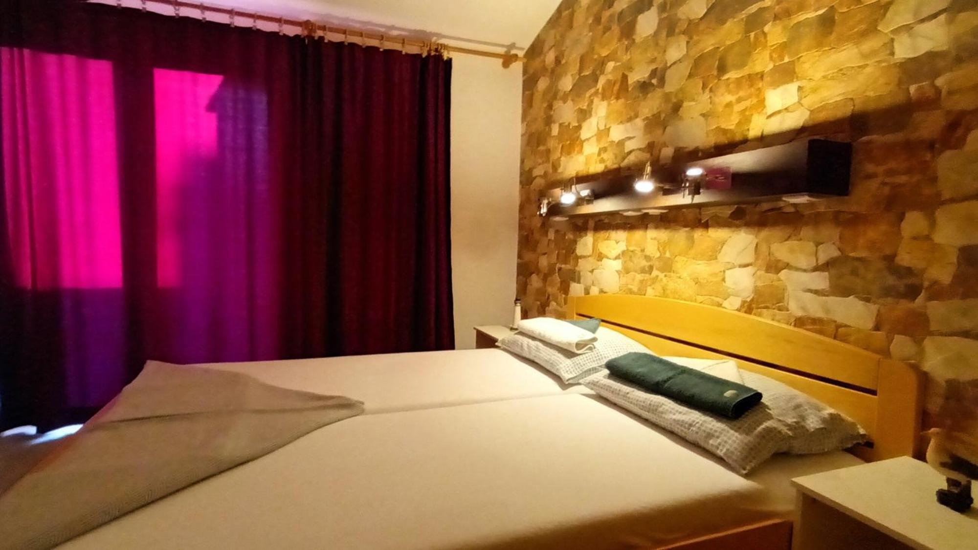 Apartamento Bosi I Goli Starigrad Paklenica Exterior foto