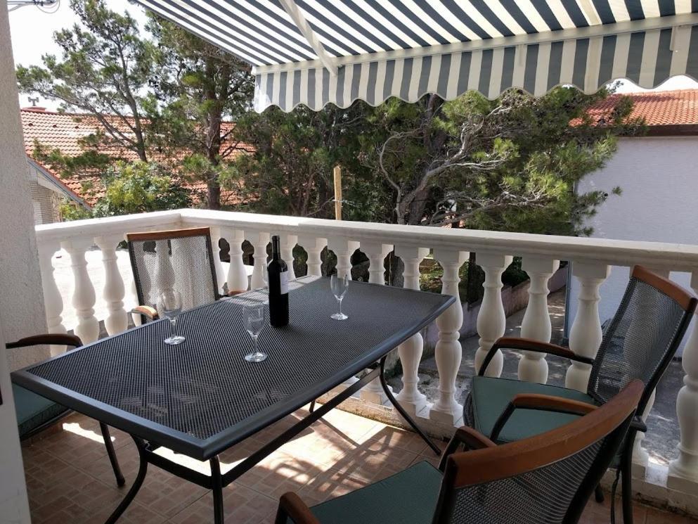Apartamento Bosi I Goli Starigrad Paklenica Exterior foto